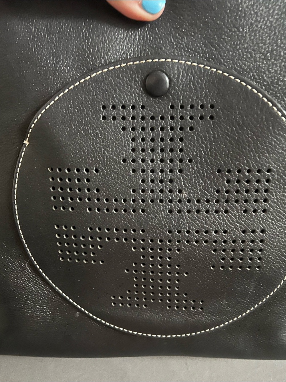 Tory Burch Large leather black logo tote with perforated front pocket - Picture 13 of 15